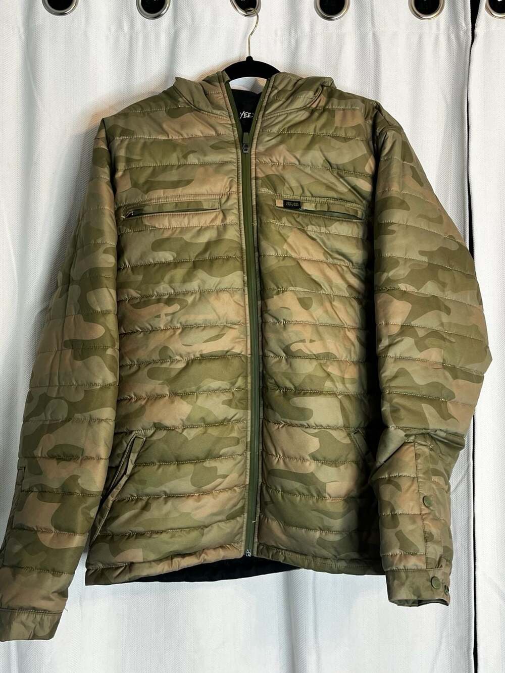 Yee Yee Apparel Men's Camouflage Puffer Jacket With Hood Size L